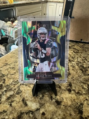 2025 Panini Select Drake Maye Green and Yellow Shock Concourse #80