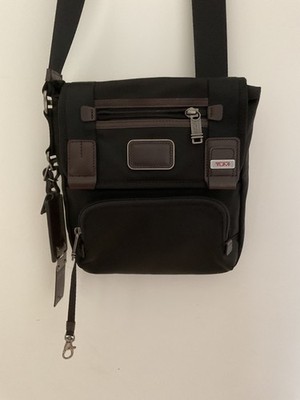 Tumi unisex Tasche Schultertasche Umhängetasche schwarz Nylon neuwertig