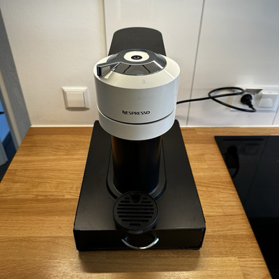 Nespresso Vertuo Next Kapselmaschine Espresso Schwarz/Weiß mit Kapselschublade