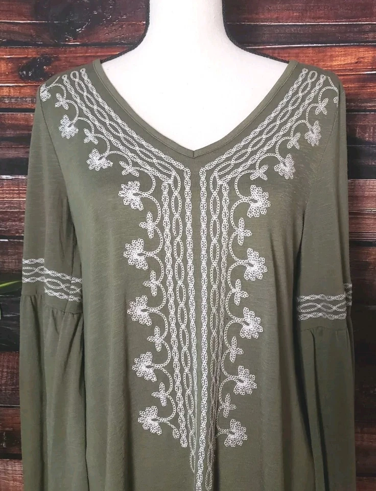 Blusa Roper Camponesa Tamanho Pequeno Bordada Verde Oliva Manga Largada - Imagem 2 de 4