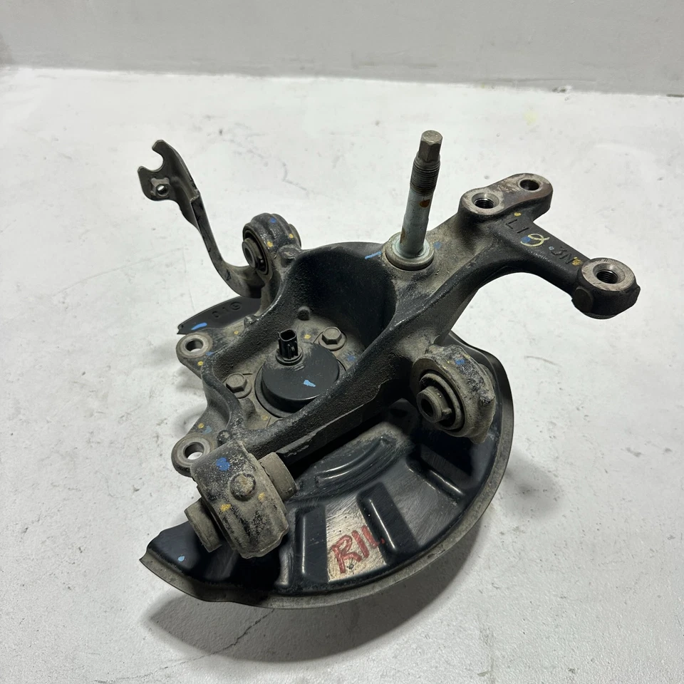 СТУПИЦА/КУЛАК КУЛАКА ЗАДНЕГО ШПИНДЕЛЯ СО СТОРОНЫ ВОДИТЕЛЯ TOYOTA CAMRY FWD 2018-2024 ОТ ОРИГИНАЛЬНОГО ПРОИЗВОДИТЕЛЯ - Изображение 2 из 4