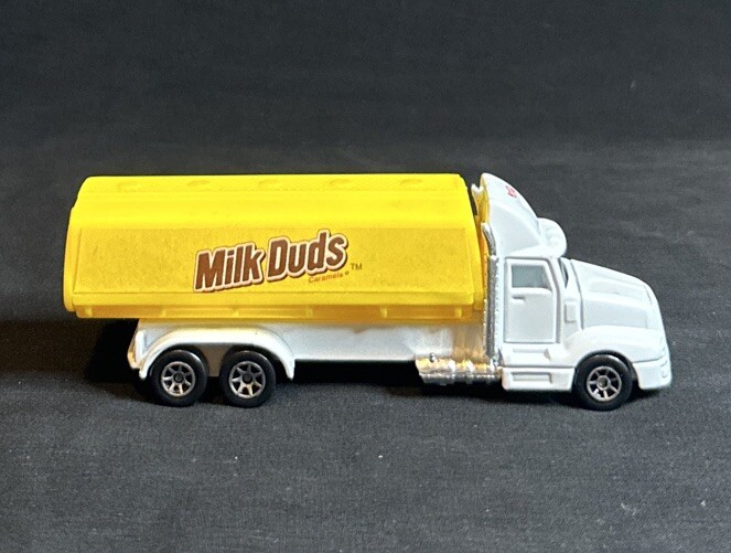1996 Hot Wheels Haulers Milk Duds Tanker Truck