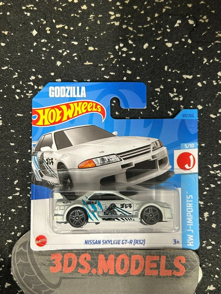 NISSAN SKYLINE GTR R32 GODZILLA Hot Wheels 1:64 **COMBINE POSTAGE**