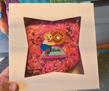 Universal Studios Los Simpson Manteca Lad Donuts Grande Rosa Sprinkles Donut Nuevo