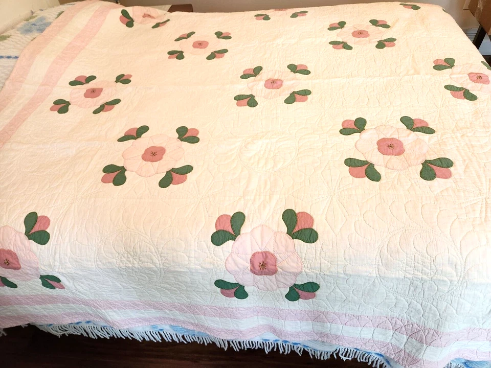 Vintage Hand Quilted Hand Appliqued Pink & Green Floral Block Quilt 78" x 77" - Image 3 of 4