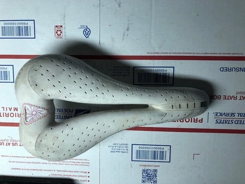 Selle Italia Diva Gel Flow Women's Bike Saddle White alloy rail L3 cut out