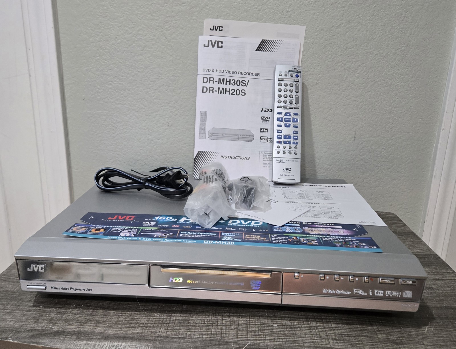 JVC DR-MH30 DR-MH30SU DVD & HDD Video Recorder with Remote a