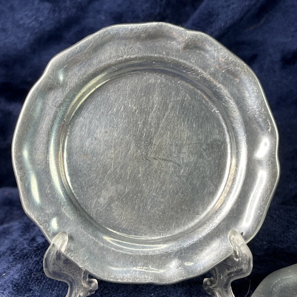 Wilton Armetale Metal Queen Anne Colección Raro 3 3/8” Juego de 2 Tapetes de Mantequilla EE. UU. Foto 2 de 4