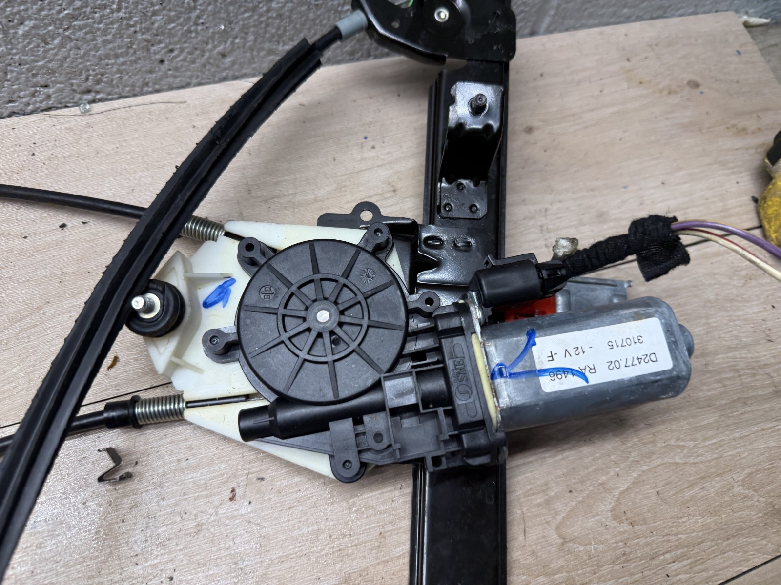 Maserati Quattroporte 2003-2008 Front Right Window regulator