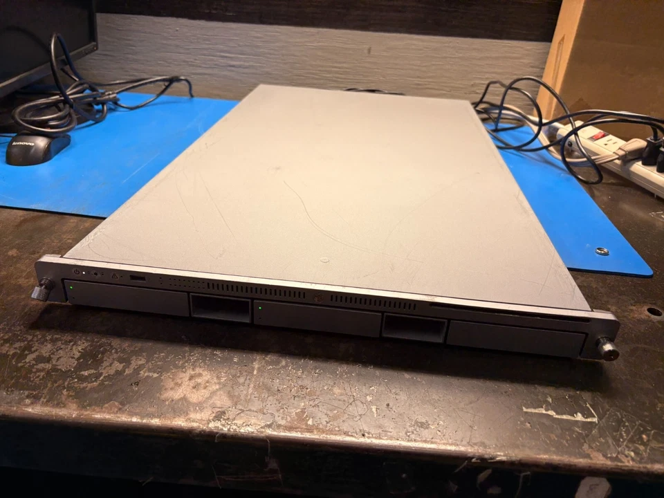 Apple Xserve 2,1 Mac OS X Server , Quad-Core 2.8GHz , 4GB DDR2 RAM , 160GB HDD - Image 3 of 4