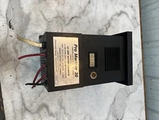 97 Cruisers Yachts 3075 Rogue Boat Pro Mariner 30 Amp 3 bank battery charger