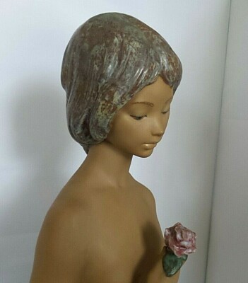 RARE LLADRO DAISA RETIRED MINT ''NUDE GIRL WITH ROSE