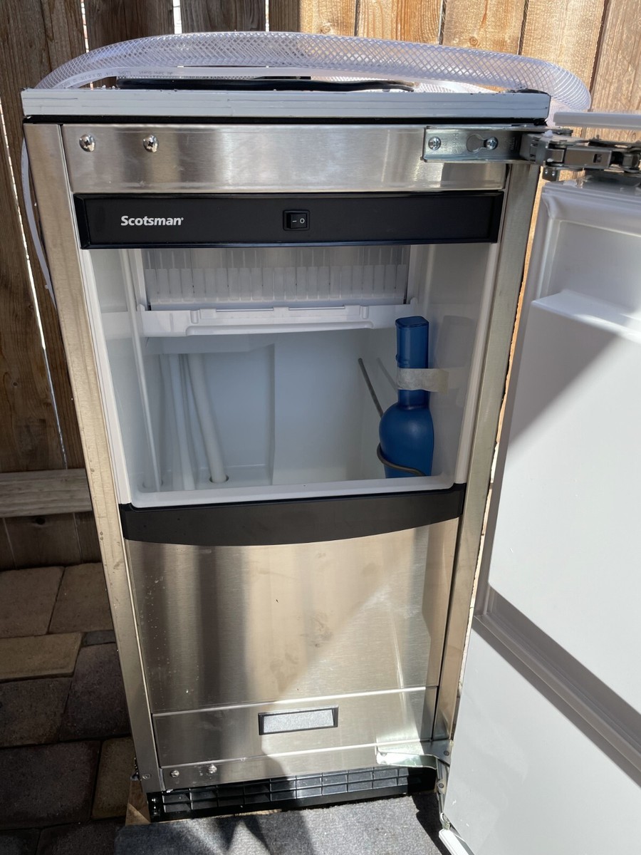 Scotsman 15 Under Counter Ice Maker with 26 lbs. Storage, Counter Ice Maker