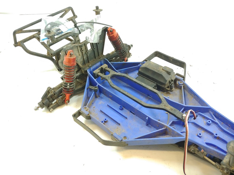 Traxxas Slash 2wd LCG 1/10 Short Course Roller Slider Chassis w/ Servo