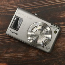 Fujifilm FinePix F31fd Silver Compact Digital Camera Excellent 2  7740