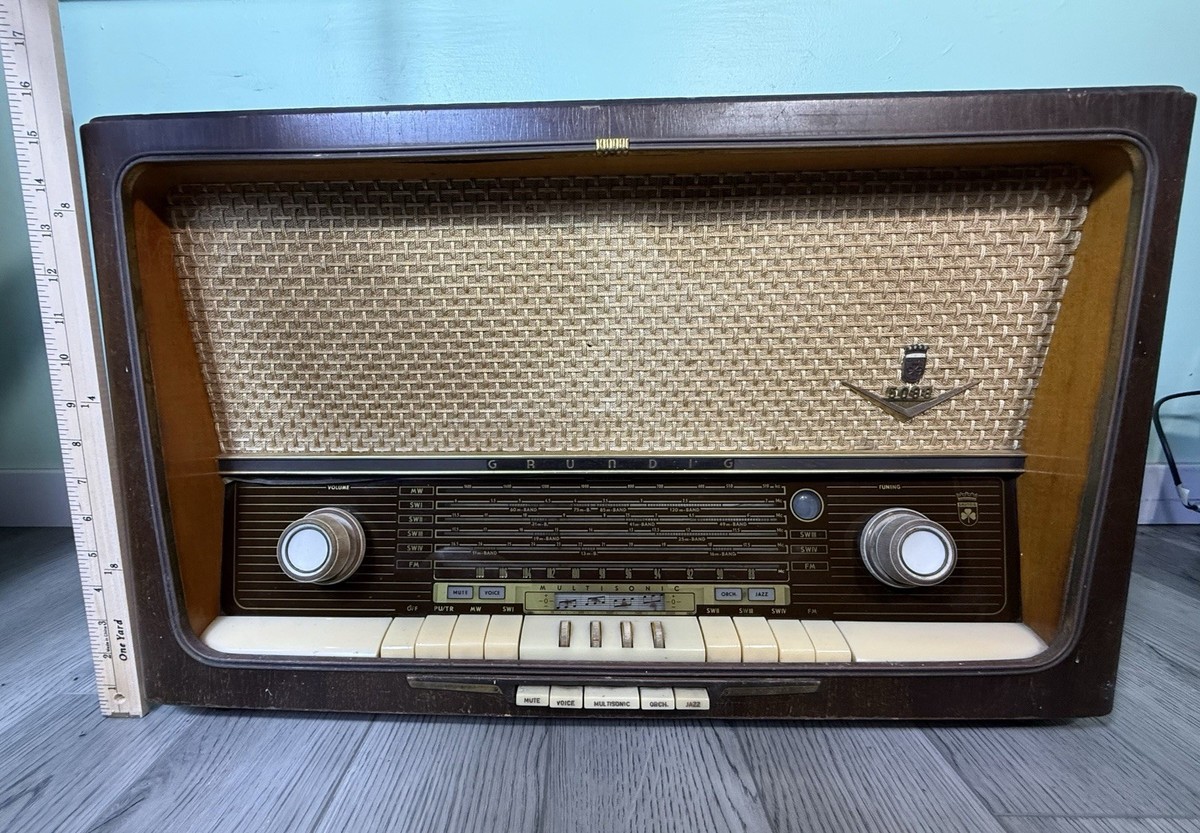 Grundig Majestic 5088 Tube Radio Made in West Germany 1950's NEEDS