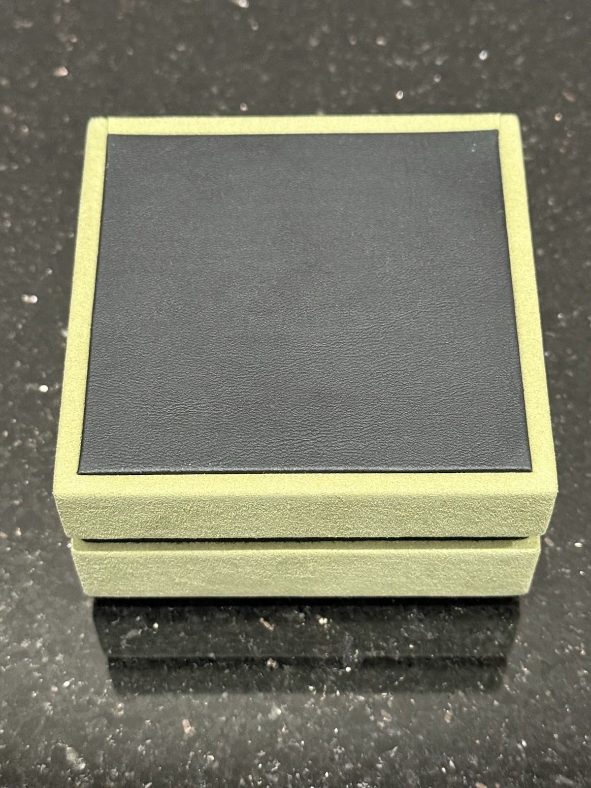 VAN CLEEF & ARPELS MAGIC PENDANT/ MEDIUM SIZED NECKLACE GIFT BOX SET (EMPTY) thumbnail 9