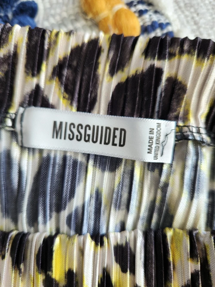 Miss guided 女式 4 码缎面打褶中裙猎豹印花  — 第 3/4 张图片