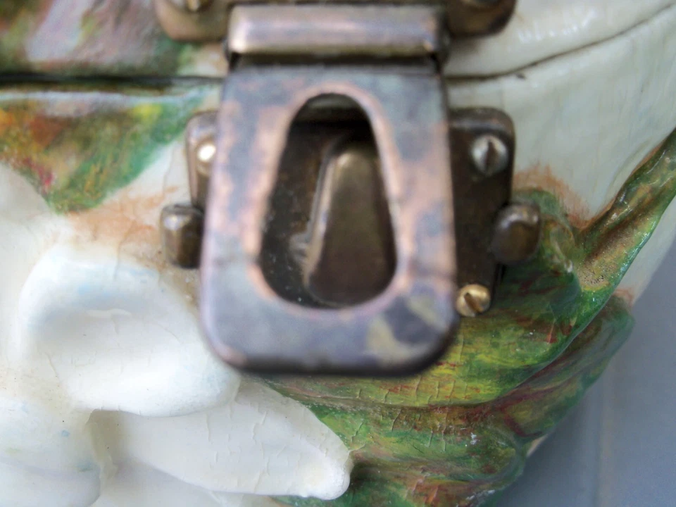 CAJA MONEDERO VINTAGE FORMA OCTÁGONO (? DECOUPAGE O MADERA CON PAPEL MACHÉ) Foto 3 de 4