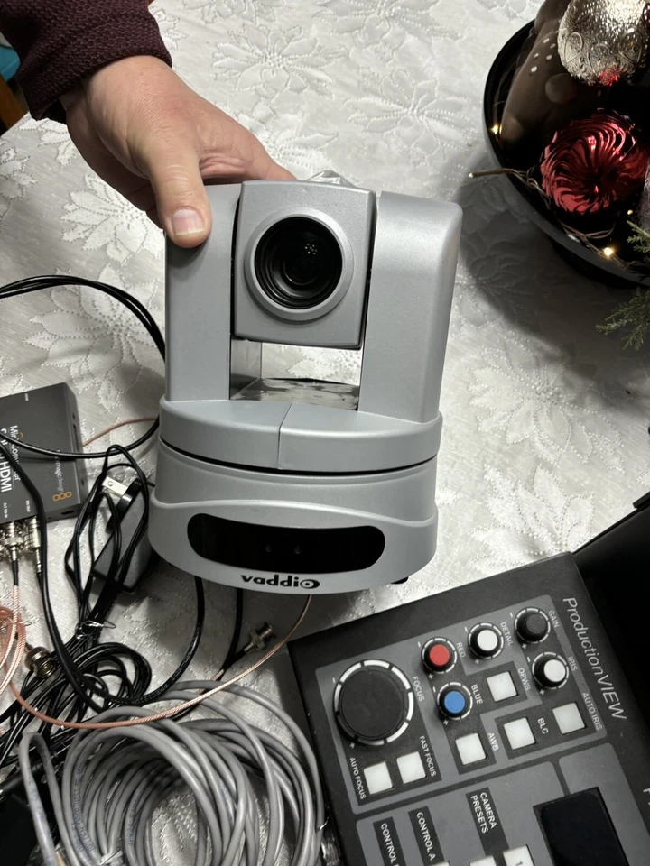 Cámara Vaddio ClearView HD 20 con CCU, vista de cámara de precisión, mini convertidor y más Foto 3 de 4