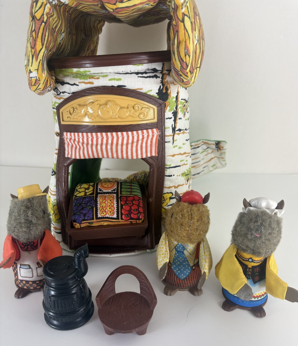 Vintage 1980 Fisher Price Woodsey Squirrel Family Log House Store