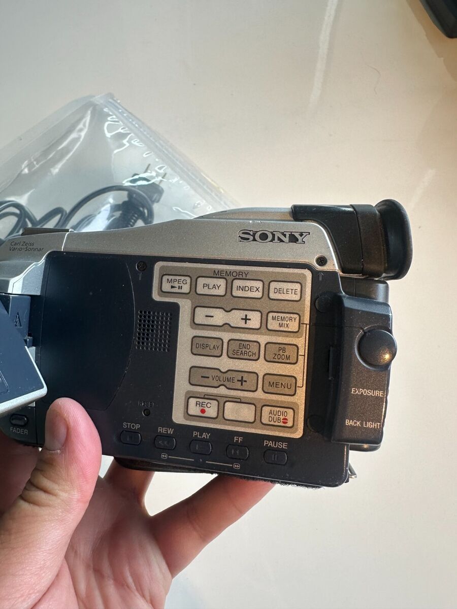 Sony DCR-TRV18 Digital MiniDV Camcorder Record Transfer Sony DCR-TRV18 Digital MiniDV Camcorder Record Transfer