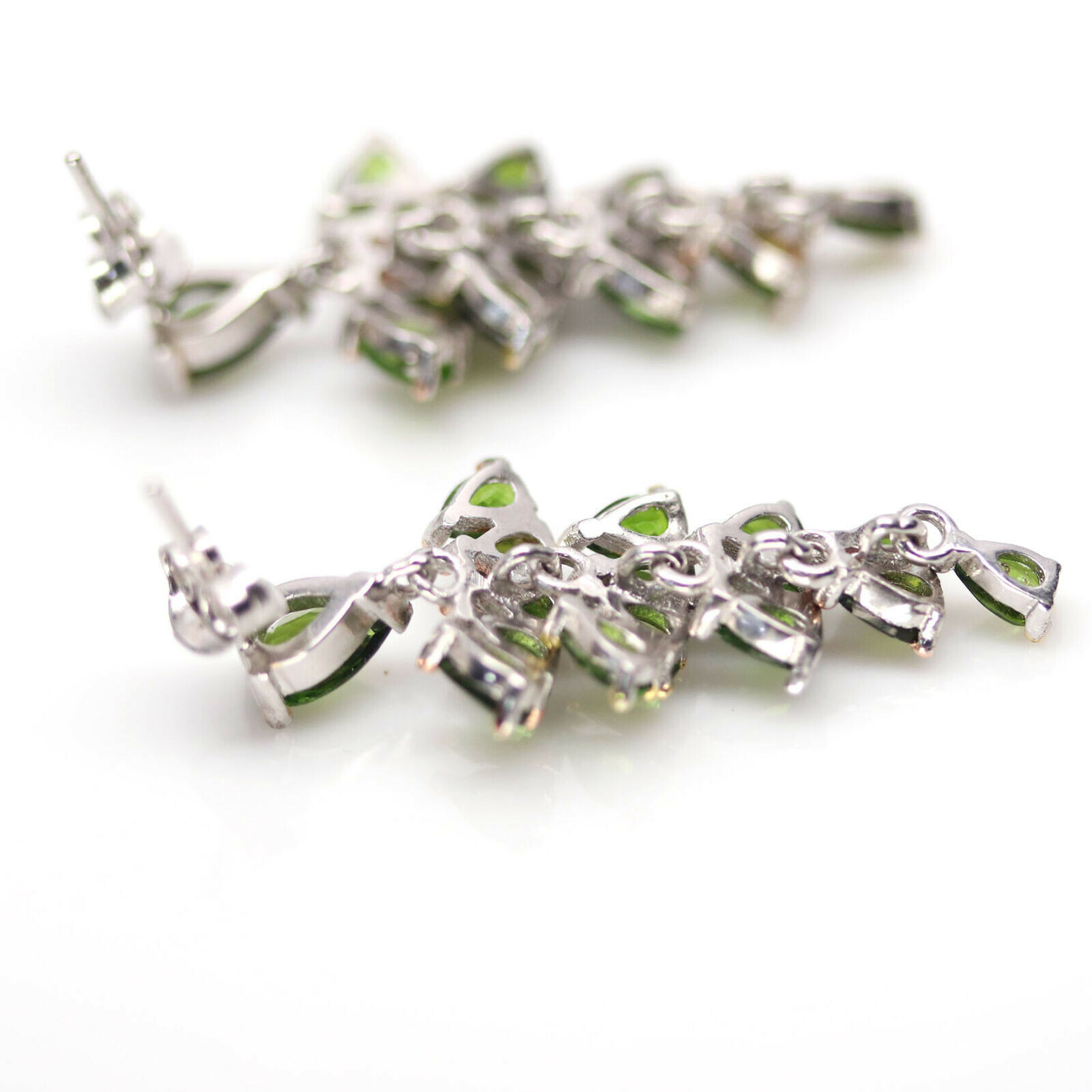 Boucles d'oreilles diopside de Russie or blanc pour illuminer vos soirées