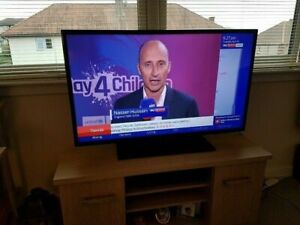 24&#034; PANASONIC FREEVIEW BUILT IN HD READY LED TV WITH STAND &amp; REMOTE CONTROL