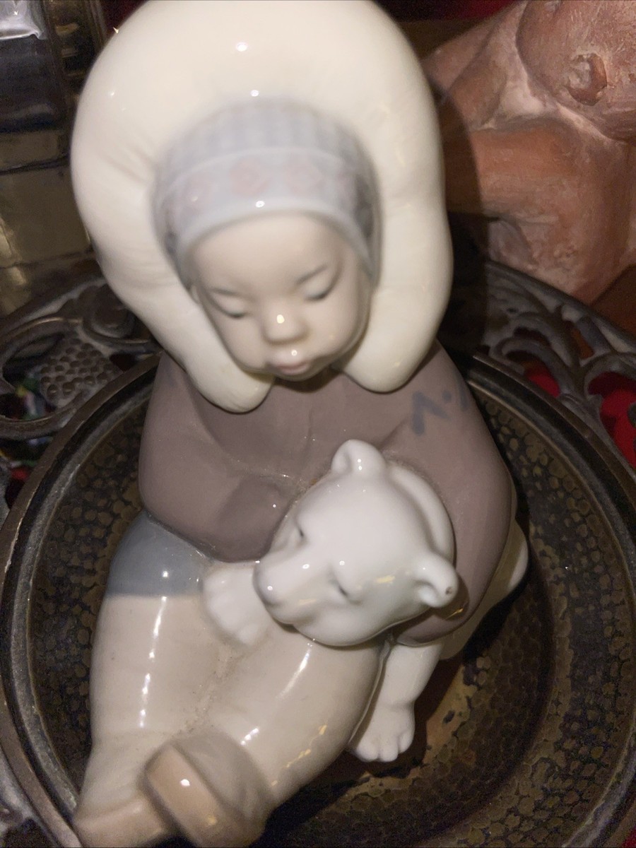 Lladro Figurine Eskimo Boy with Polar Bear Cub #1195 Retired Mint