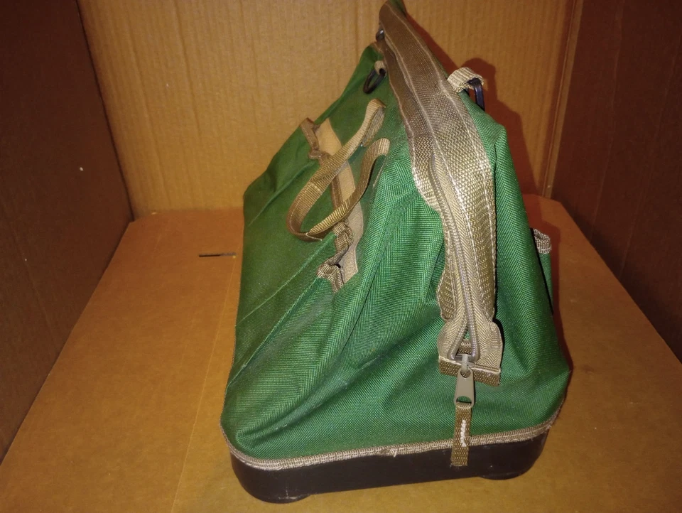 Bolsa de herramientas inferior impermeable de plástico resistente Stanley Foto 4 de 4