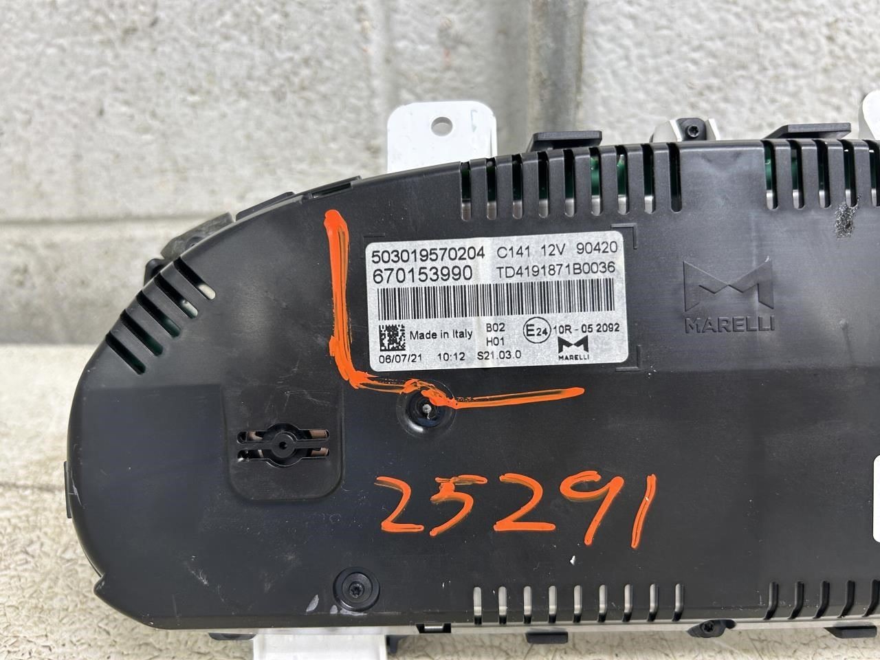 Maserati Levante 2022 Instrument cluster P/N 670153990