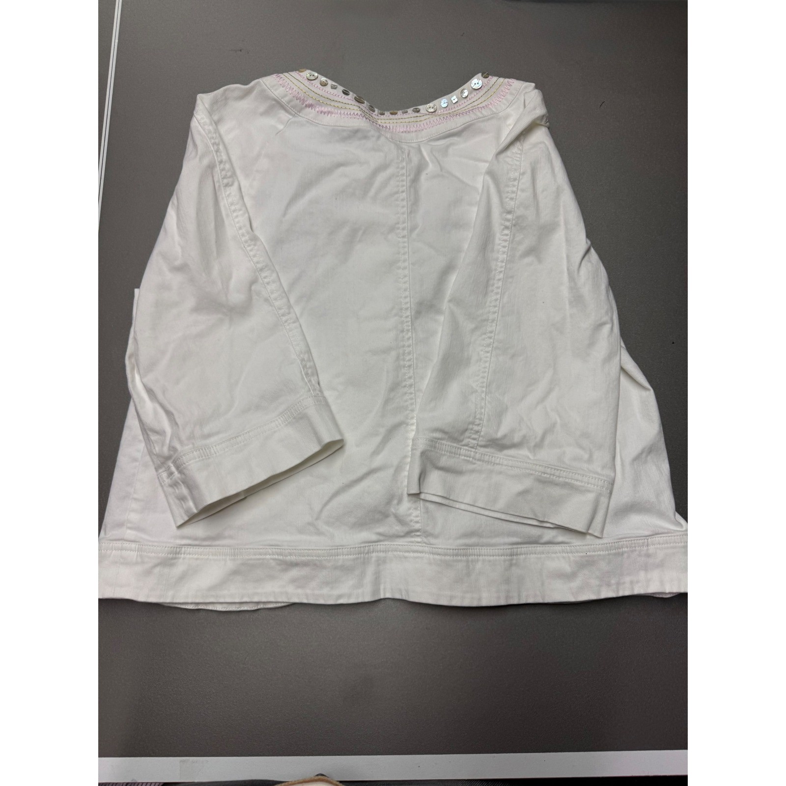 Ruby Rd White Denim Sequin Embroidery Cropped gra… - image 11