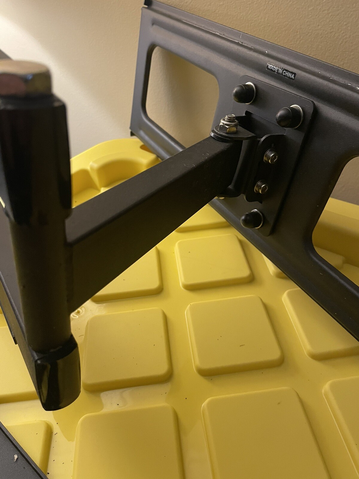 MPLPA36443W Outdoor TV Wall Mount Bracket Swivel VESA 400x400 for 32