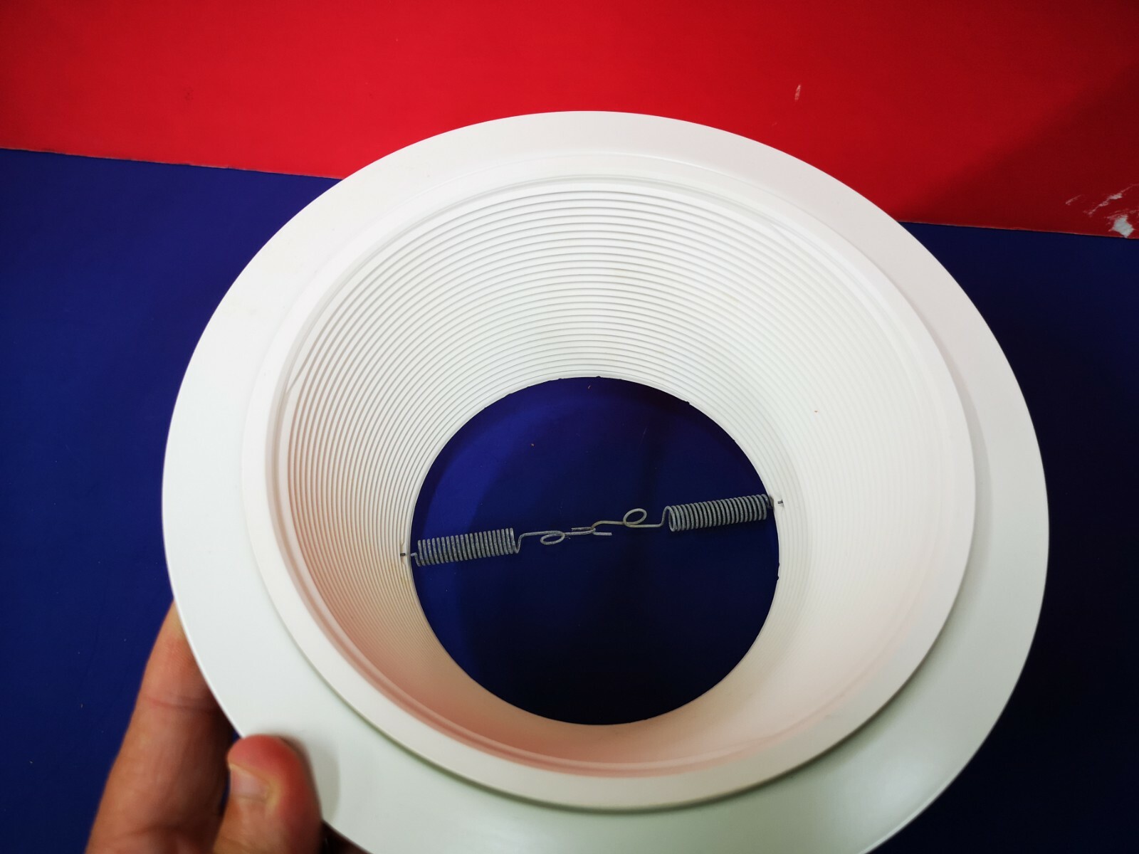 6-Inch WHITE STEPPED BAFFLE Recessed Can TRIM 75W R30 NEW JUNO Lighting 24W-WH