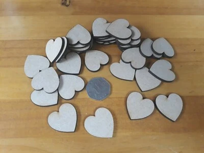 40x MDF de corte láser con formas de corazón de madera. Embellecimientos artesanales en blanco 30 mm x 30 mm