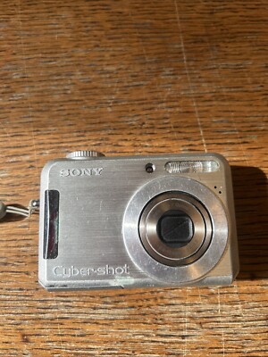 Sony Cyber-Shot DSC-S700 7.2MP Digital Camera Silver for PARTS / REPAIR