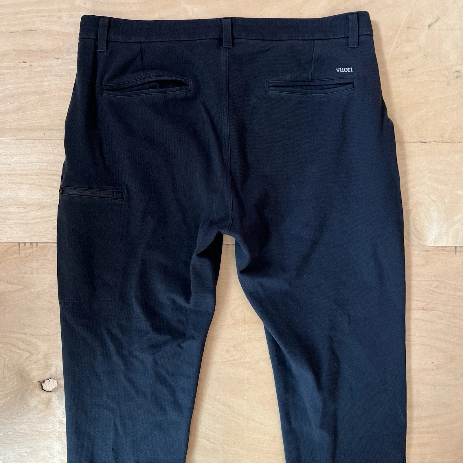 vuori everything lightweight athleisure workwear comfy pants