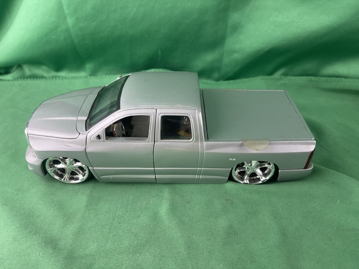 JADA DUB CITY 2003 DODGE RAM 1500 TRUCK SILVER, SCALE 1:24
