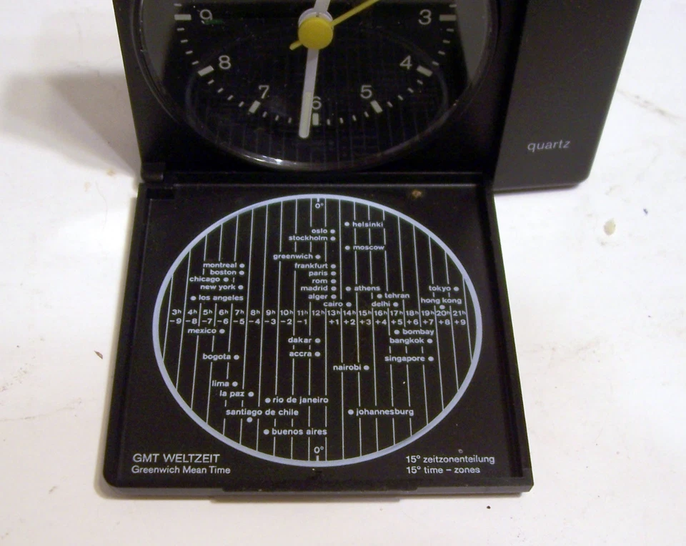 VINTAGE BRAUN AG TYPE9 WORLD TRAVEL ALARM CLOCK POCKET SIZE Parts or Repair Only - Image 2 of 4