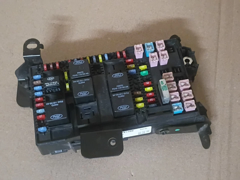 Ford F250 F350 2005-2006 bajo tablero caja de fusibles P/N 6C3T-14A067-AB Foto 2 de 4