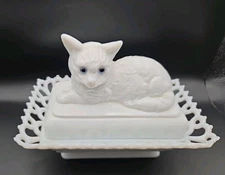 Vintage Westmoreland Milk Glass Cat Blue Eyes  Rectangular Covered Candy Dish 