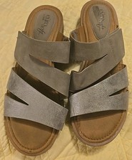 Eurosoft Sandals Womens 10M Taupe Gray Metallic Nadine Faux Leather ES0023098