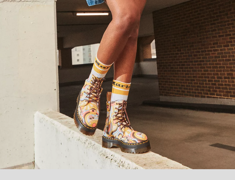 DR. MARTENS JADON RETRO CANVAS PLATFORM 8 EYE SIDE ZIP MSRP$240