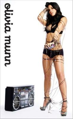 Olivia Munn Poster 16''x24''