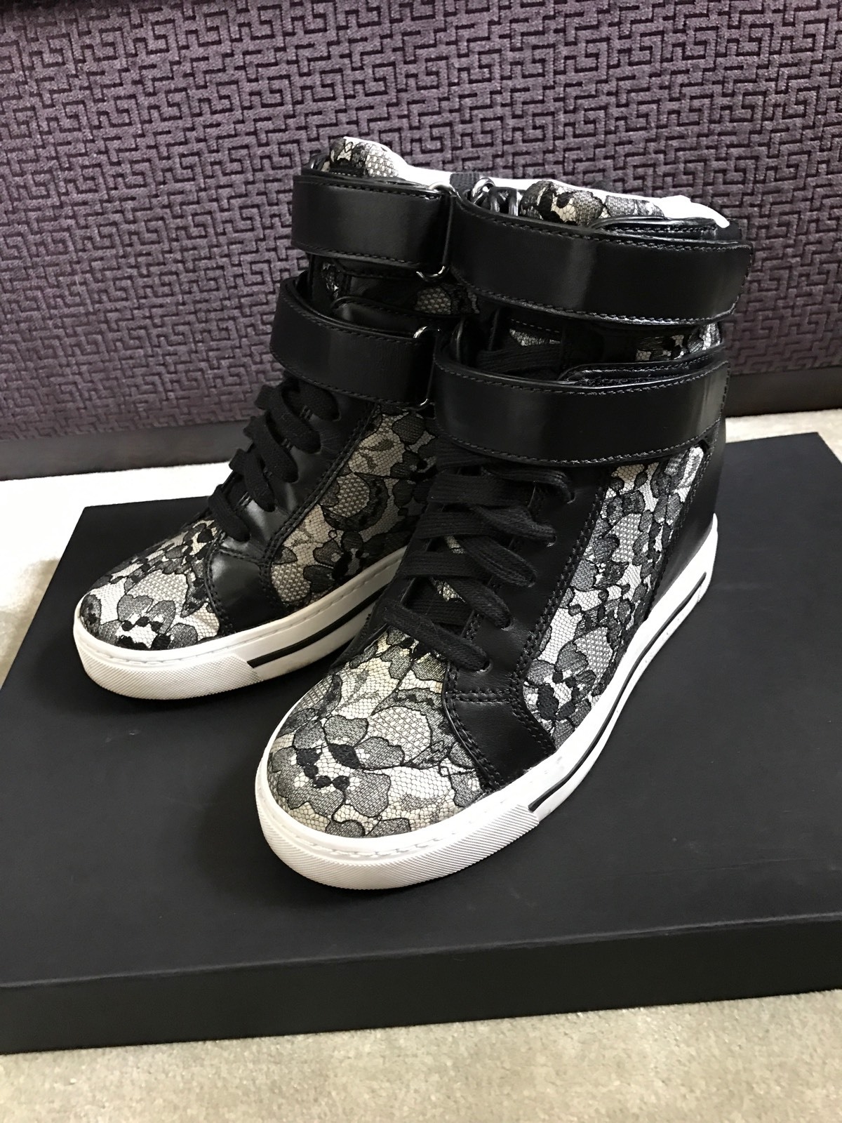 Marc By Marc Jacobs Lace Sneakers - Marc By Marc Jacobs Lace Sneakers -