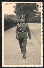 Foto-AK Oberschütze des Heeres in Uniform mit Schützenschnur, Schirmmütze und B 