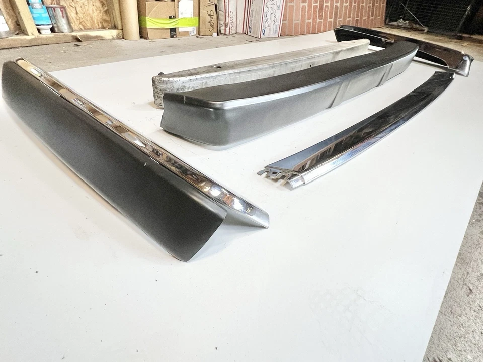 79-87 Jaguar XJ6 S3 Rear Bumper complete cover assembly Chrome Plate Endcaps - Image 3 of 4