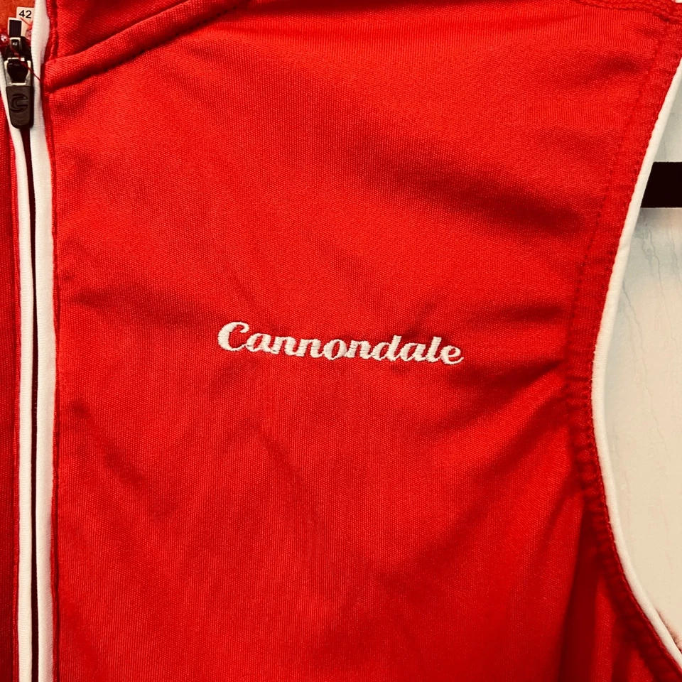 Cannondale Women's Red Sleeveless 1/2 Zip Cycling Shirt W Pockets Size L - Image 2 of 4