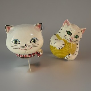 (2) Vintage 1950s Glazed Ceramic Cat Heads Wall String Holders Hand Painted