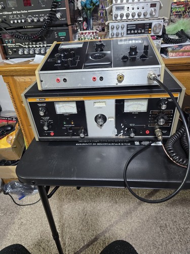BK Precision 1040 2040 CB Signal Generator with Manuals